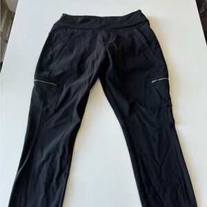 Athleta Wander Cargo zipper pocket pants 10, stretch pants